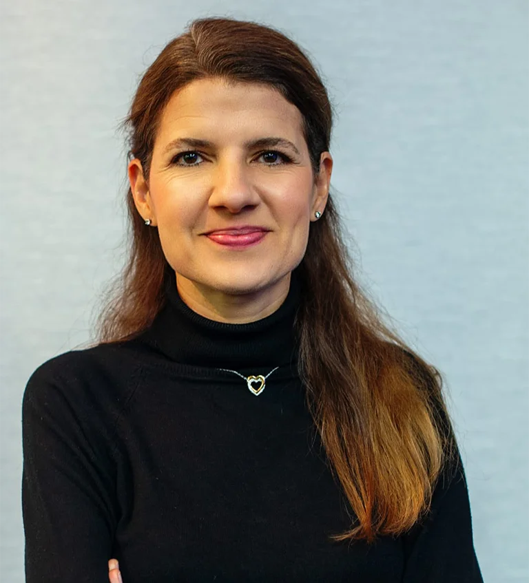 Dra. Carolina (presidente)